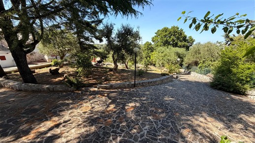 Villa Panoramica In Buone Condizioni Con Trullo Comunicante.